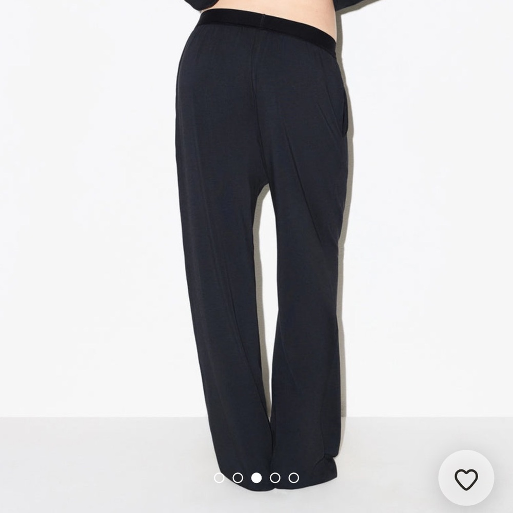 SKIMS BOYFRIEND LOOSE PANT in BLACK/ONYX - Picture 5 of 6
